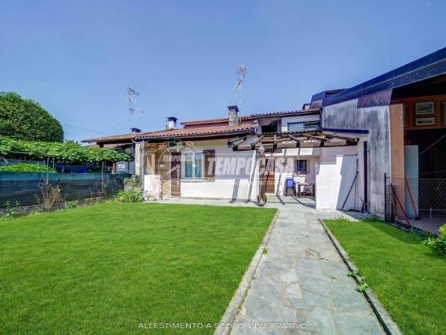 Villa a schiera in vendita a Varallo Pombia via ina case