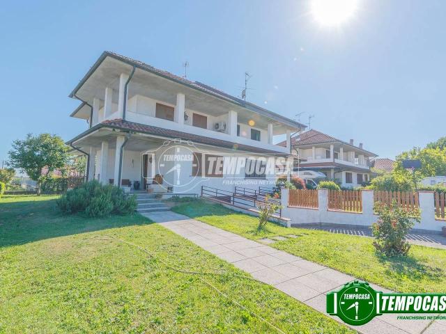 Villa a schiera in vendita a Vellezzo Bellini