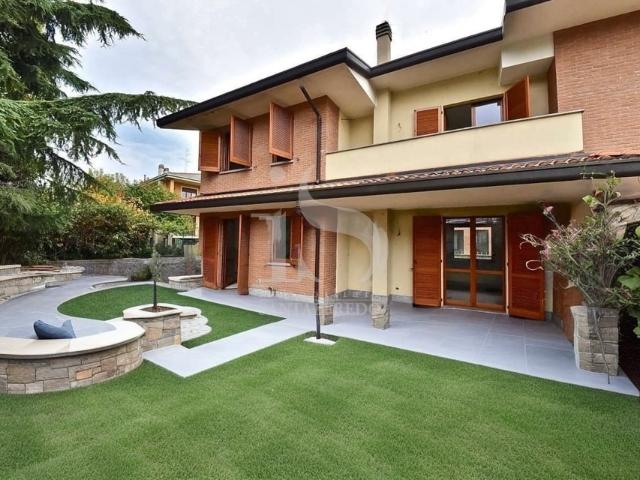 VILLA A SCHIERA in VENDITA a VIMERCATE RUGINELLO DI VIMERCATE di 4 vani