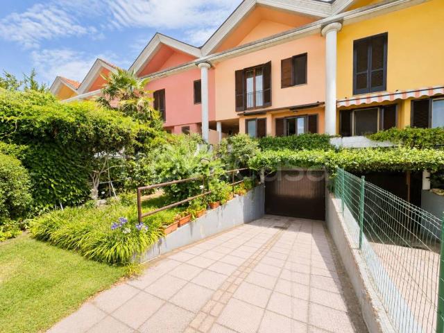 Villa a schiera in vendita ad Abbiategrasso via Cassolnovo