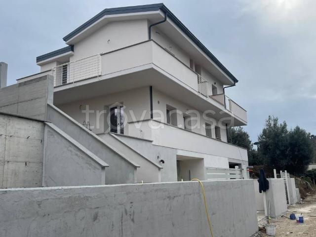 Villa a schiera in vendita ad Albano Laziale via Olivella
