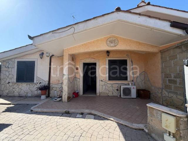 Villa a schiera in vendita ad Ardea via Toce, Tor San Lorenzo Nuova California