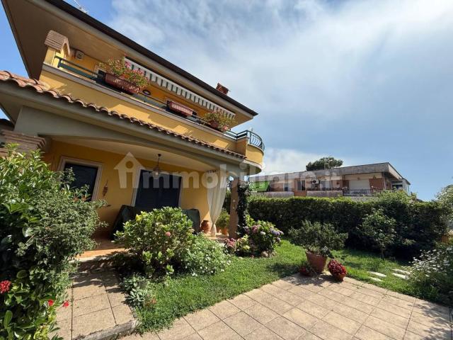 Villa a schiera Stradone Sant'Anastasio 49, Villaggio Giornalisti Poggio, Anzio