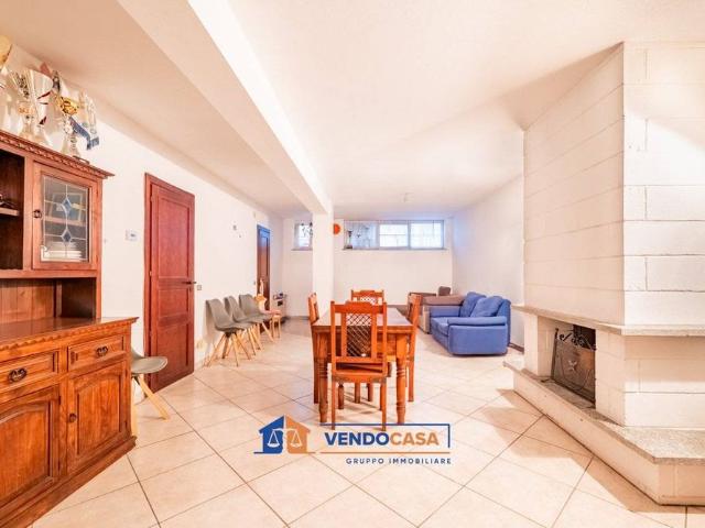 Villa a schiera piazza Carlo Alberto 8, Dogliani