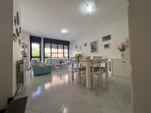 Villa a schiera Terracina. Rif.: Cod. rif 3159671VRG