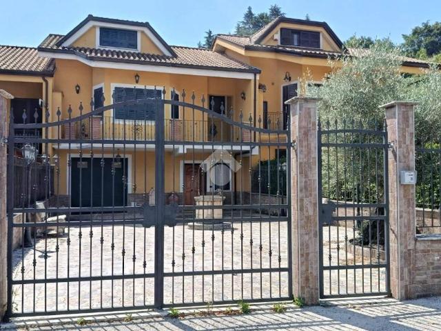 Villa a schiera via Madonna della sanità, Centro, Alatri