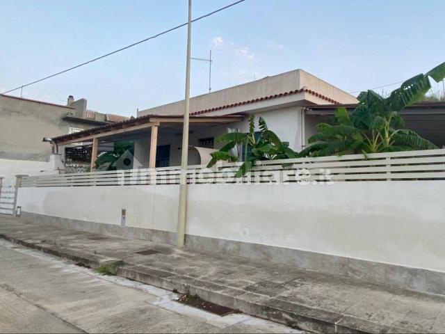 Villa a schiera via Maria Montessori 17, Donnalucata, Scicli