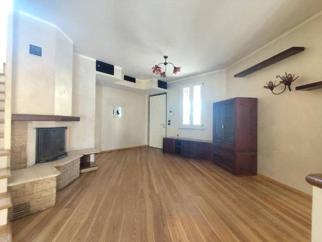 Villa a schiera via Monsignor Daffini, Provaglio d'Iseo