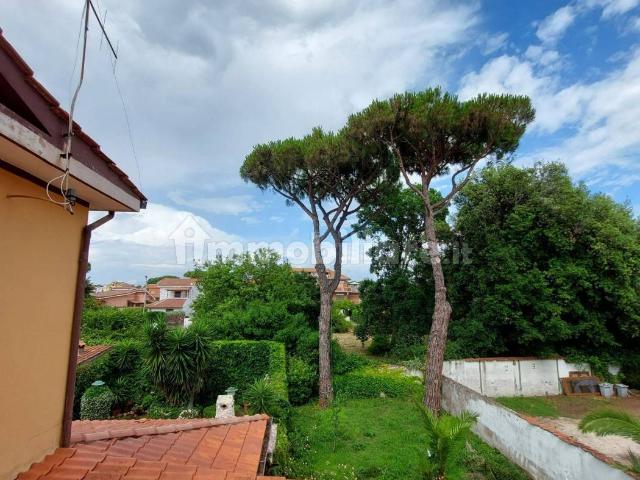 Villa a schiera via dei Tulipani 10, Lido dei Pini di Ardea Lupetta, Ardea