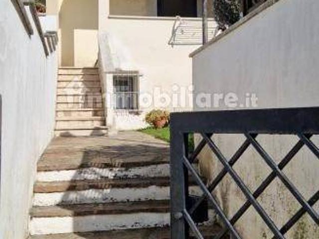Villa a schiera via delle Dalie, Villaggio Giornalisti Poggio, Anzio