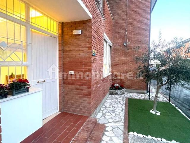 Villa a schiera via Francesco Barbolani 57, Marina di Pisa, Pisa