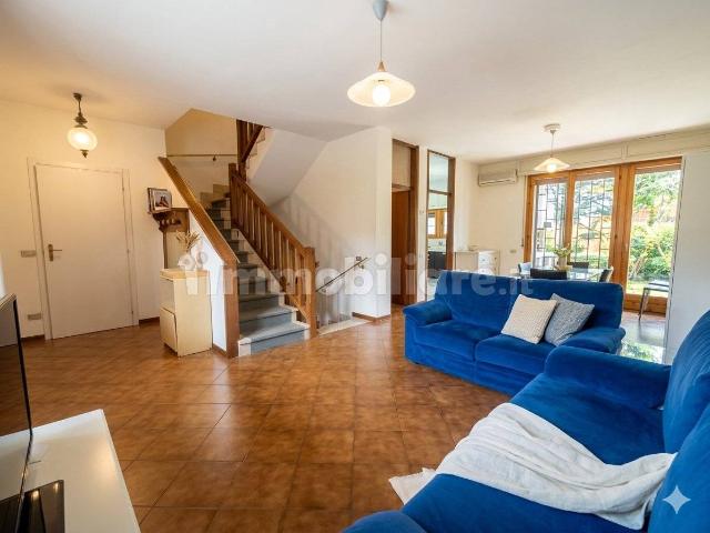 Villa a schiera via Salvemini, Casteldebole, Bologna
