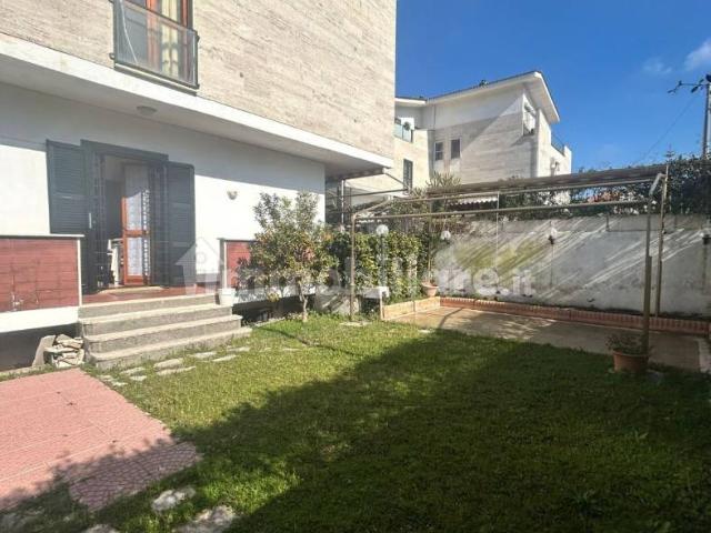Villa a schiera viale degli Eucalipti, Villaggio Giornalisti Poggio, Anzio