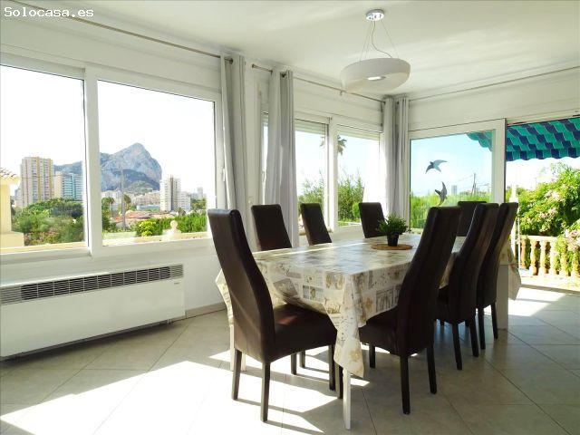 Villa a tan solo 10 minutos andando del centro con preciosas vistas al Peñón de Ifach