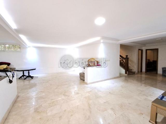 Villa à vendre 549 m², 8 chambres Mers Sultan Casablanca