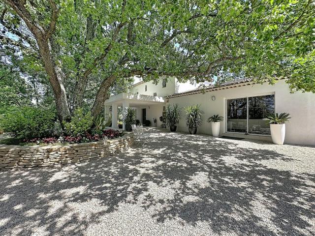 Villa à vendre 8 pièces 2 habitations 373.71 m2