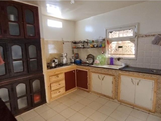 Villa à vendre 240 mètres, en face hôpital bouafi
