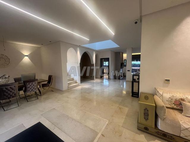 Villa à vendre à Mabrouka avec piscine
