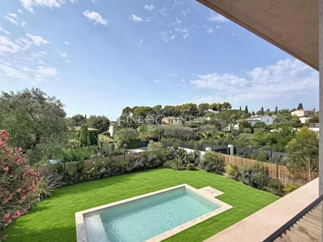 Villa à Vendre à Mougins in domaine privée