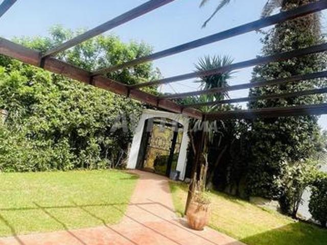 Villa à vendre à côté de l'aéroport V