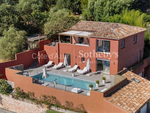 Villa à vendre aux Adrets de l'Estérel avec vue mer et pisci. 170m² Les Adrets de l'Estérel
