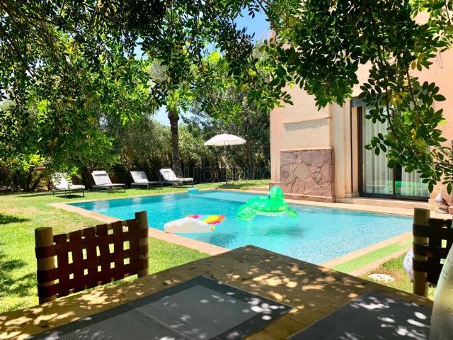 Villa À Vendre Avec Jardin & Piscine Privée
