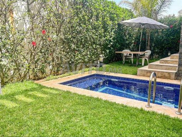 Villa à vendre avec piscine à Dar Bouazza sur mer