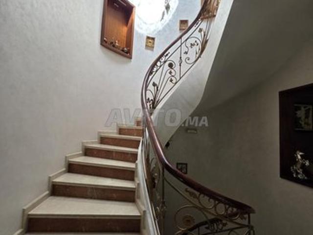 Villa à vendre avec piscine et grand jardin