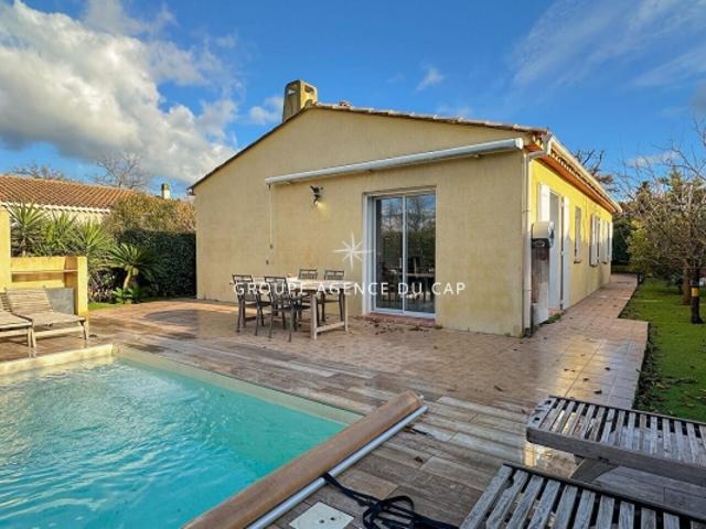 Villa à vendre avec 4 chambres piscine et car port, à Roquebrune sur Argens