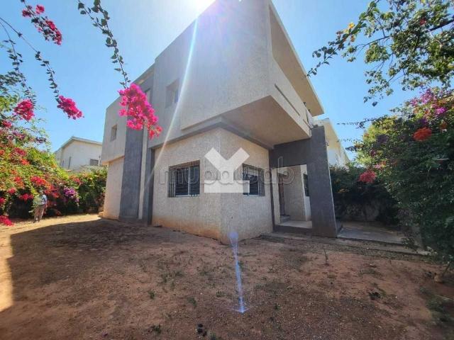Villa à Vendre de 344.0 m² à Casablanca, Oulfa