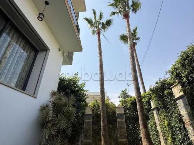 Villa à Vendre de 390.0 m² à Casablanca, Ain Chock