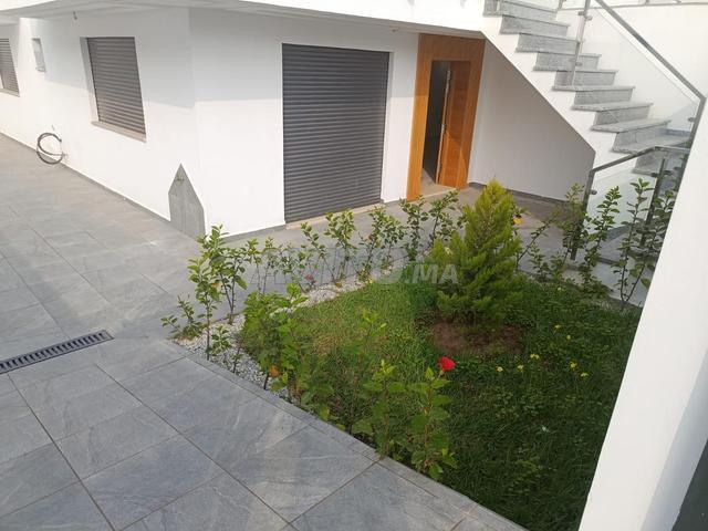 Villa à vendre deux niveaux trois façades