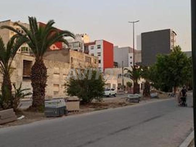 Villa à vendre en zone immeuble, Avenue Hassan 2