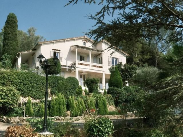 Villa a vendre Grasse et 3 Studios