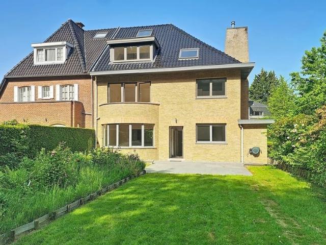 Villa à vendre pour 1450000 euro avec 5 chambres à coucher