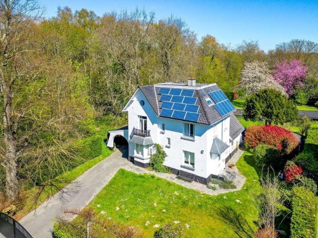 Villa à vendre pour 1600000 euro avec 5 chambres à coucher