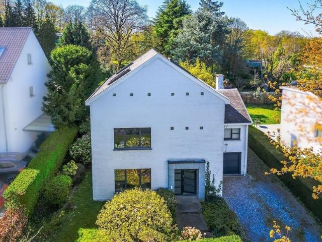 Villa à vendre pour 1250000 euro avec 5 chambres à coucher