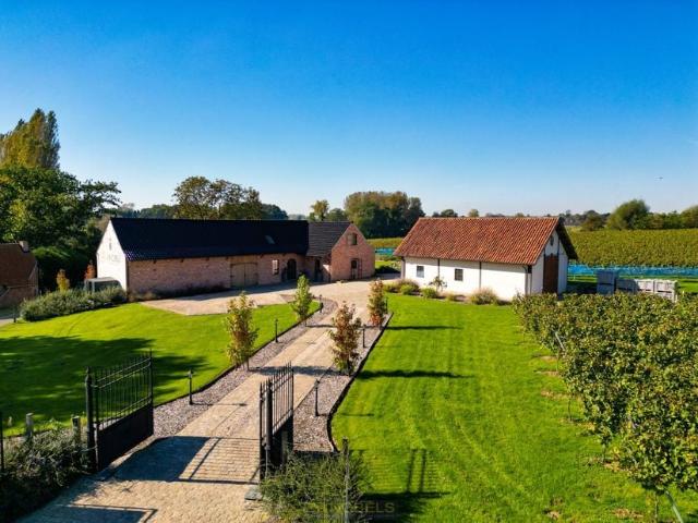 Villa à vendre pour 1275000 euro avec 4 chambres à coucher