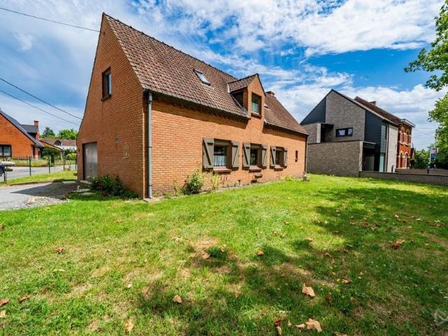 Villa à vendre pour 250000 euro avec 3 chambres à coucher