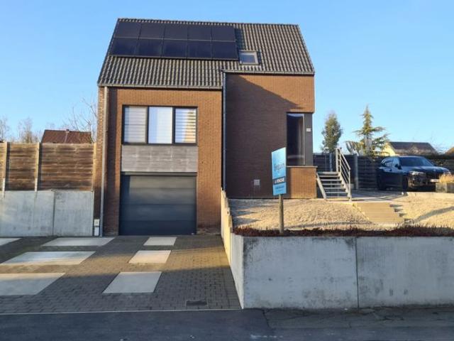 Villa à vendre pour 399000 euro avec 3 chambres à coucher