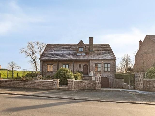 Villa à vendre pour 399000 euro avec 4 chambres à coucher