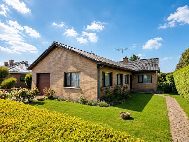 Villa à vendre pour 325000 euro avec 4 chambres à coucher