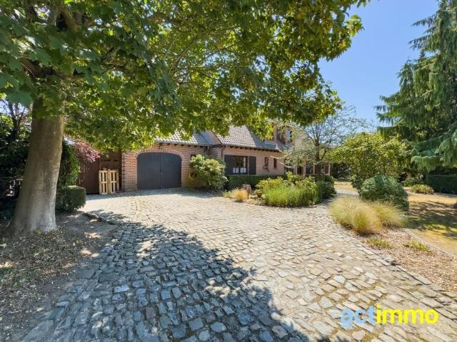 Villa à vendre pour 329000 euro avec 4 chambres à coucher