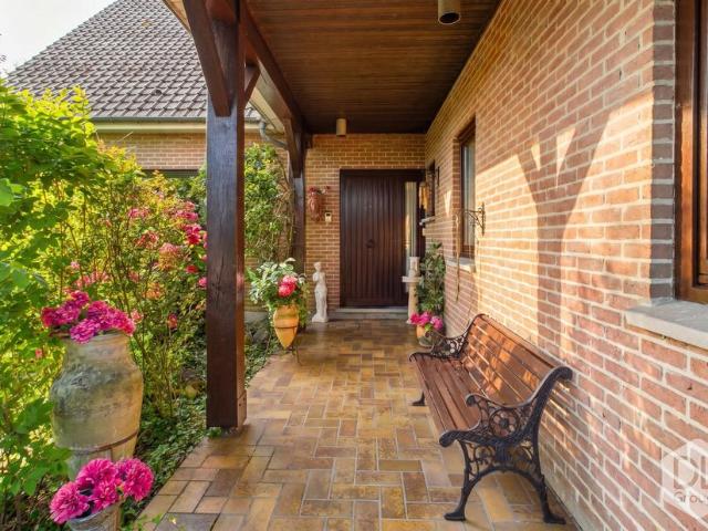 Villa à vendre pour 445000 euro avec 4 chambres à coucher