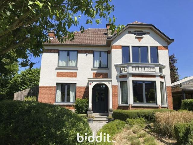 Villa à vendre pour 400000 euro avec 3 chambres à coucher