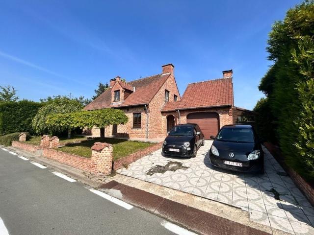 Villa à vendre pour 420000 euro avec 3 chambres à coucher