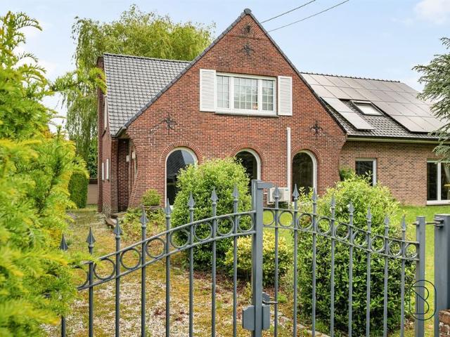 Villa à vendre pour 570000 euro avec 4 chambres à coucher