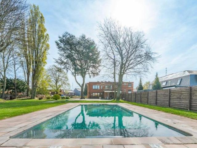 Villa à vendre pour 580000 euro avec 3 chambres à coucher