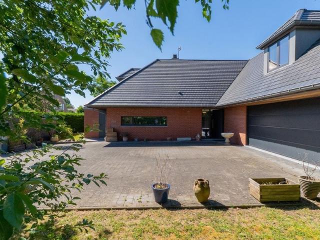 Villa à vendre pour 695000 euro avec 3 chambres à coucher