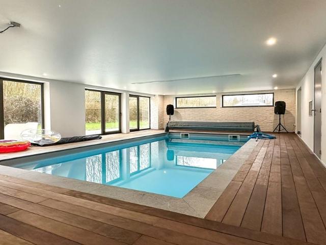 Villa à vendre pour 620000 euro avec 4 chambres à coucher